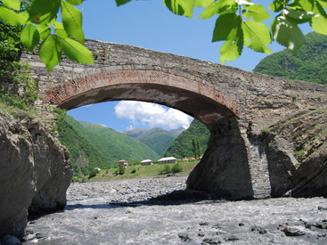 Amazing historical bridge ULU 8th century