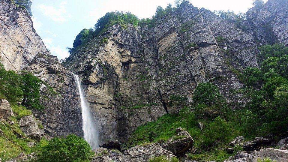 Hiking to Mujuq waterfall(for adults)