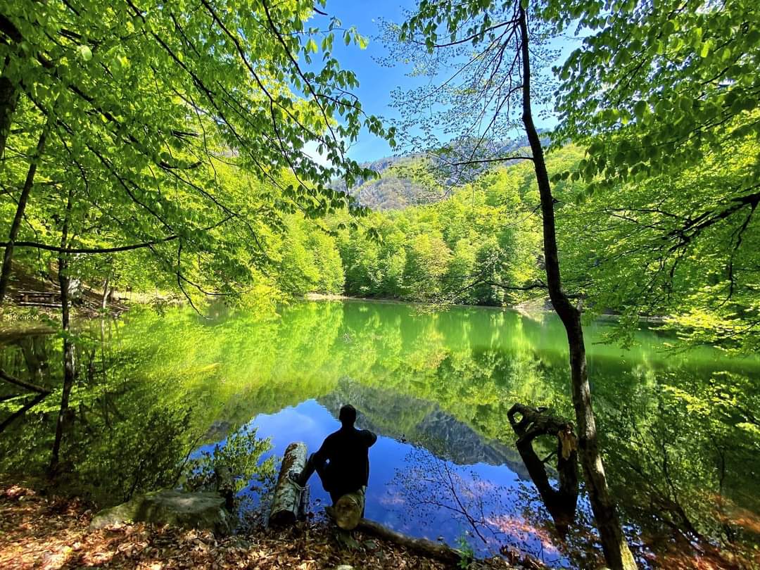 Hiking to the Garanohur lake