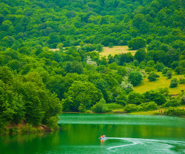 Eye-catching view of the mountain lake Chanlibel